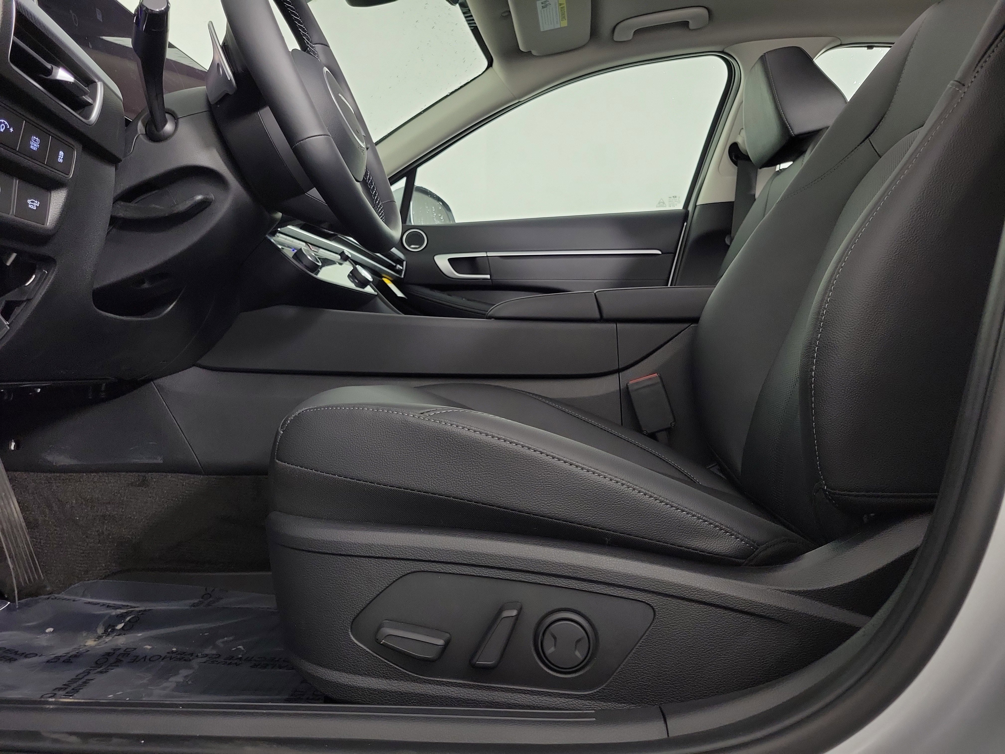 New 2025 Hyundai Sonata Limited image 25