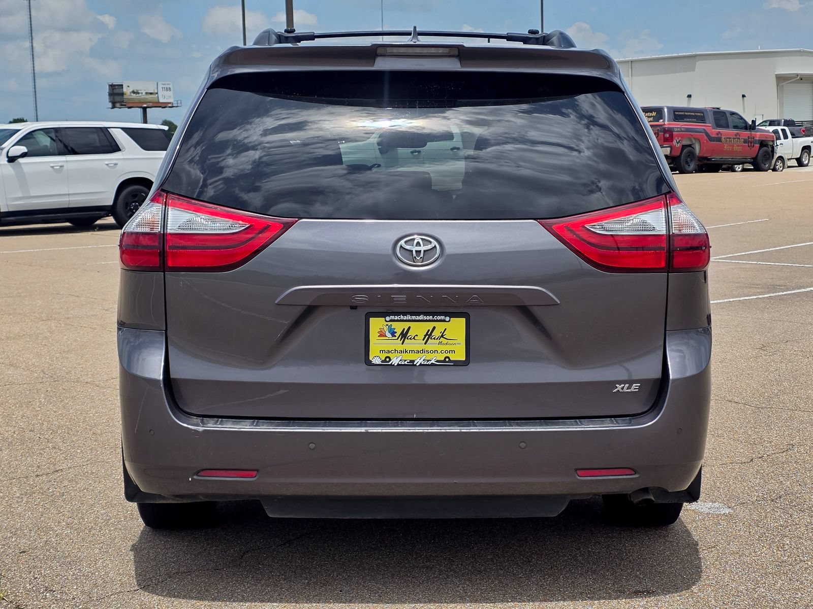Used 2018 Toyota Sienna XLE w/ XLE Navigation Package FWD image 6