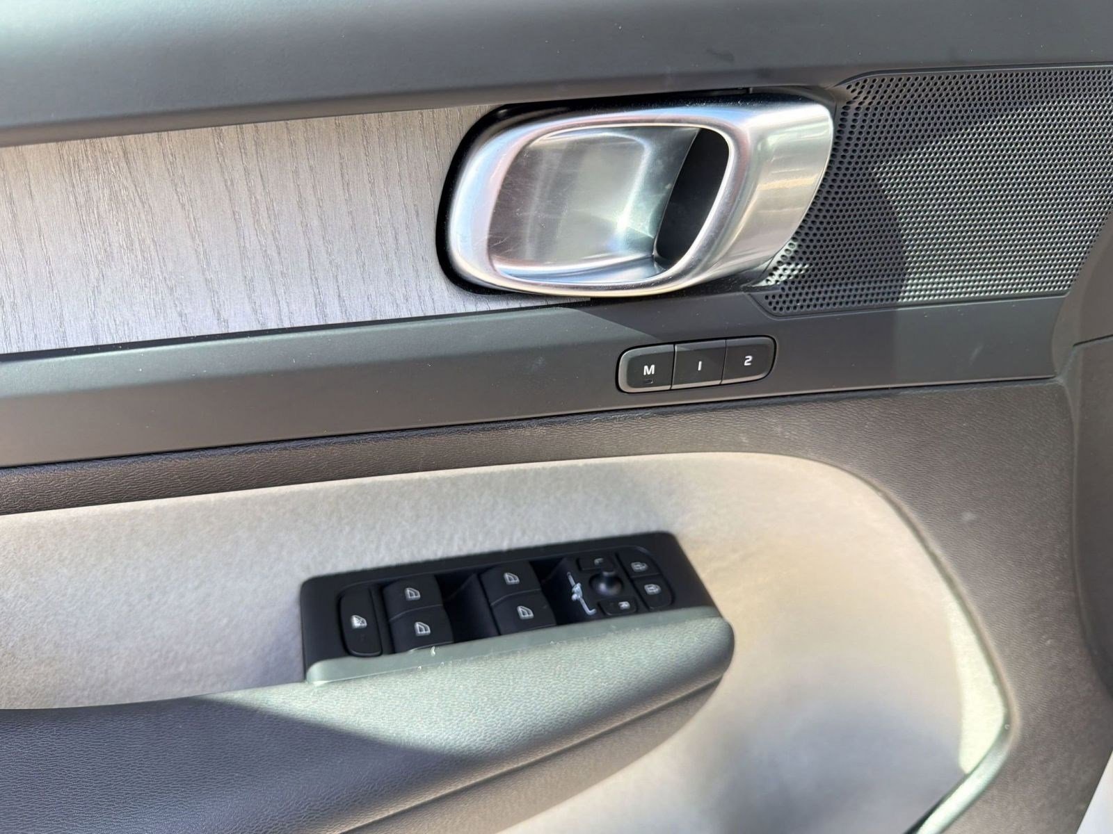 Used 2023 Volvo XC40 B5 Plus w/ Protection Package Premier image 12