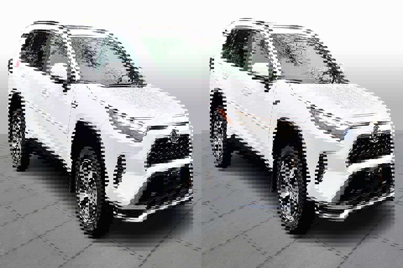 Used 2023 Toyota RAV4 SE image 2