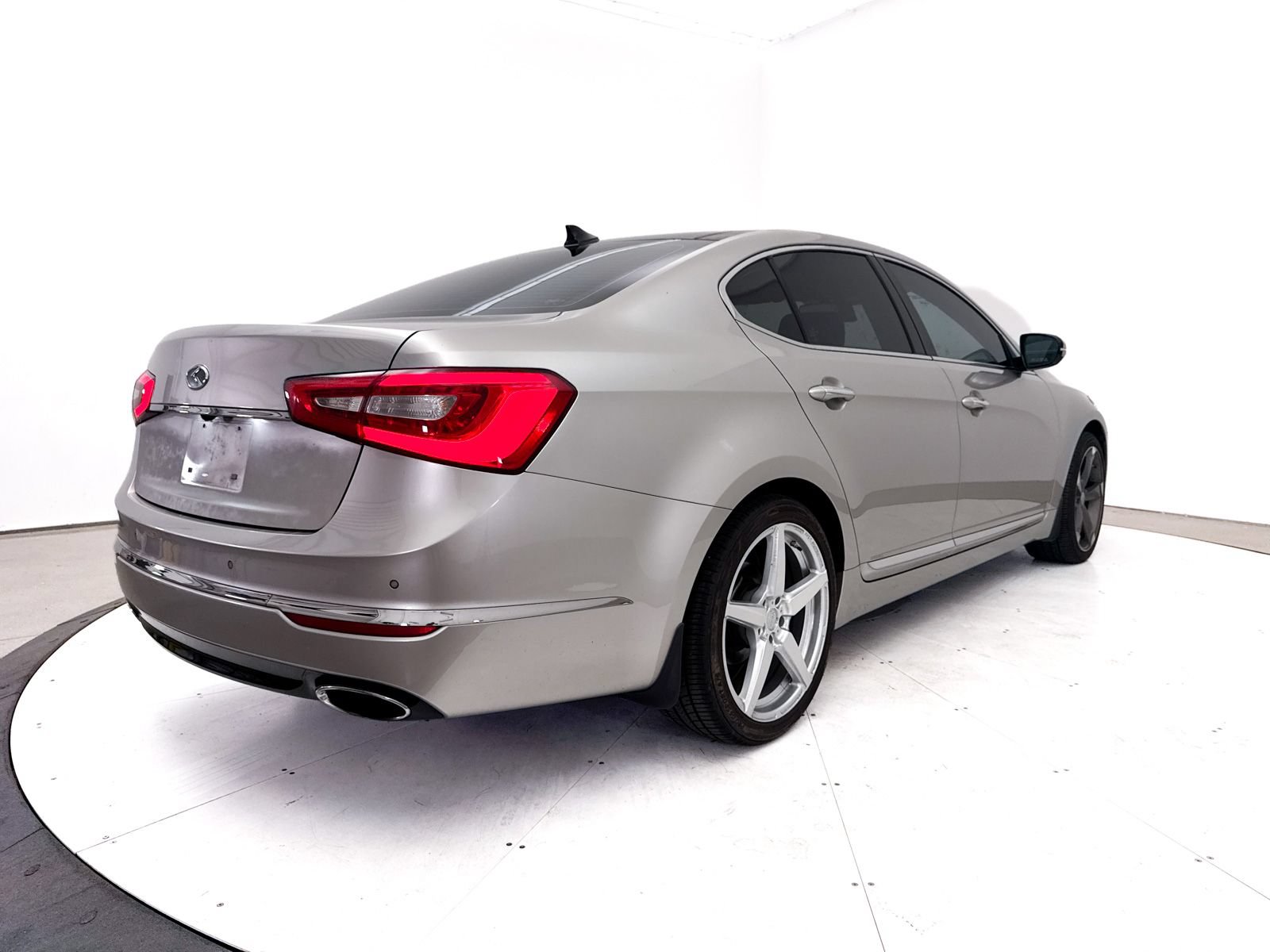 Used 2014 Kia Cadenza Premium w/ Luxury Package FWD image 13