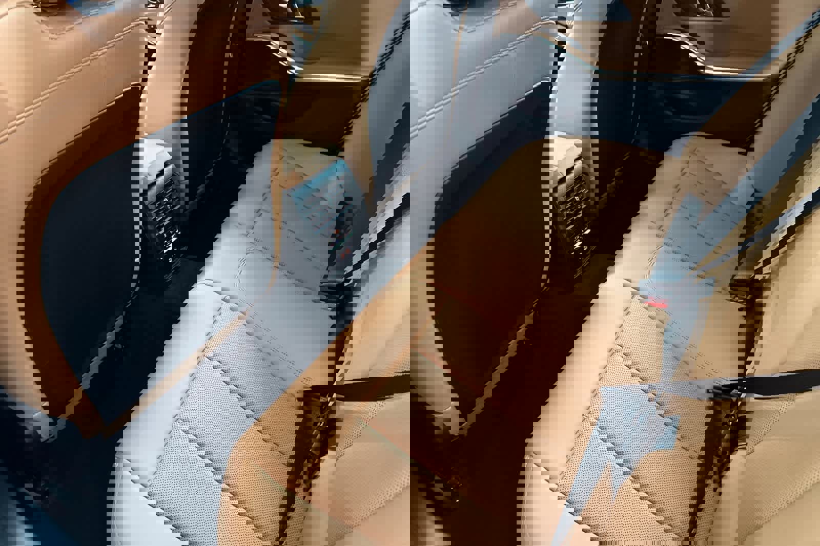 Used 2025 BMW 330i Sedan w/ Convenience Package image 4