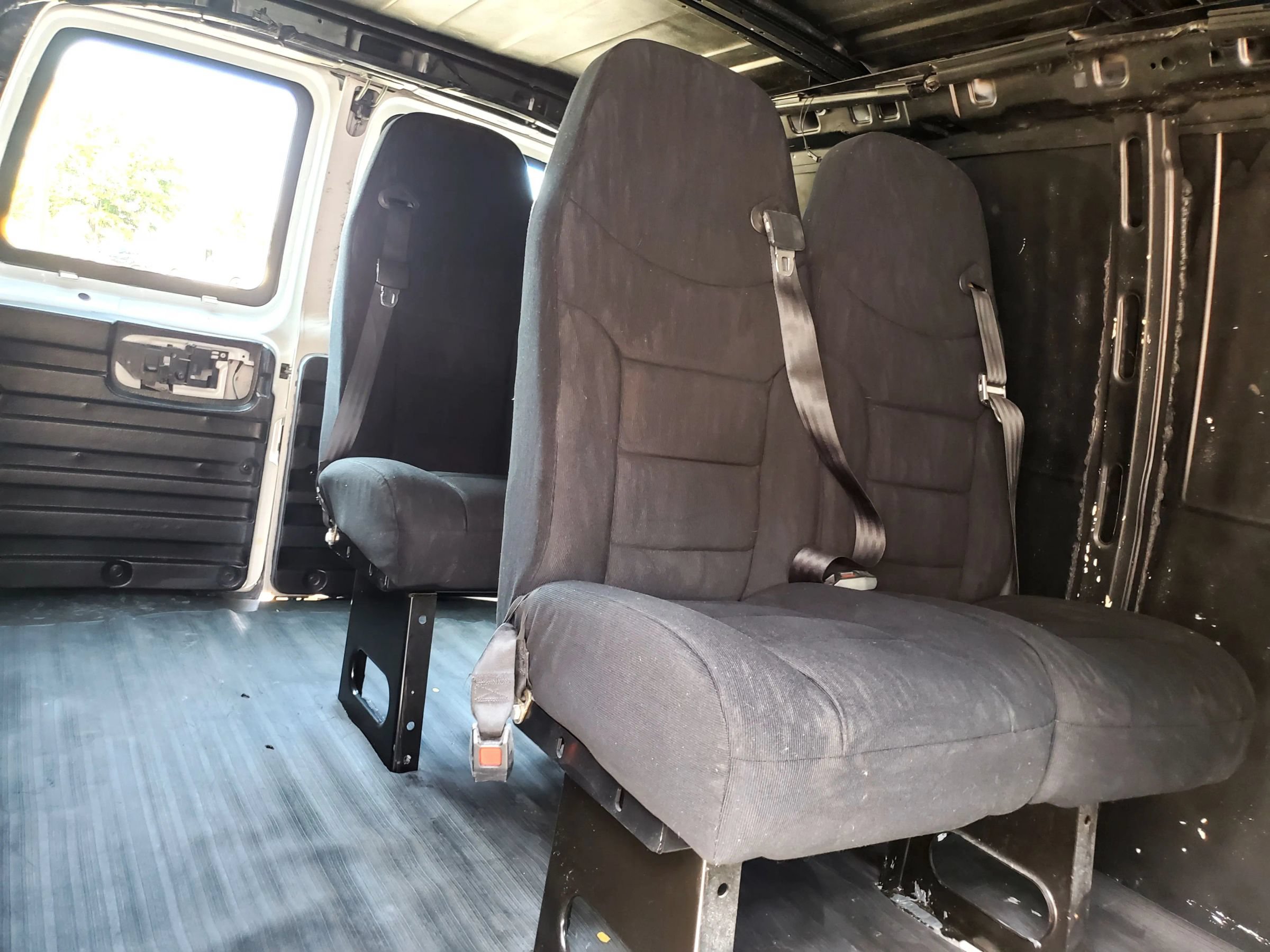 Used 2014 Chevrolet Express 1500 RWD image 4