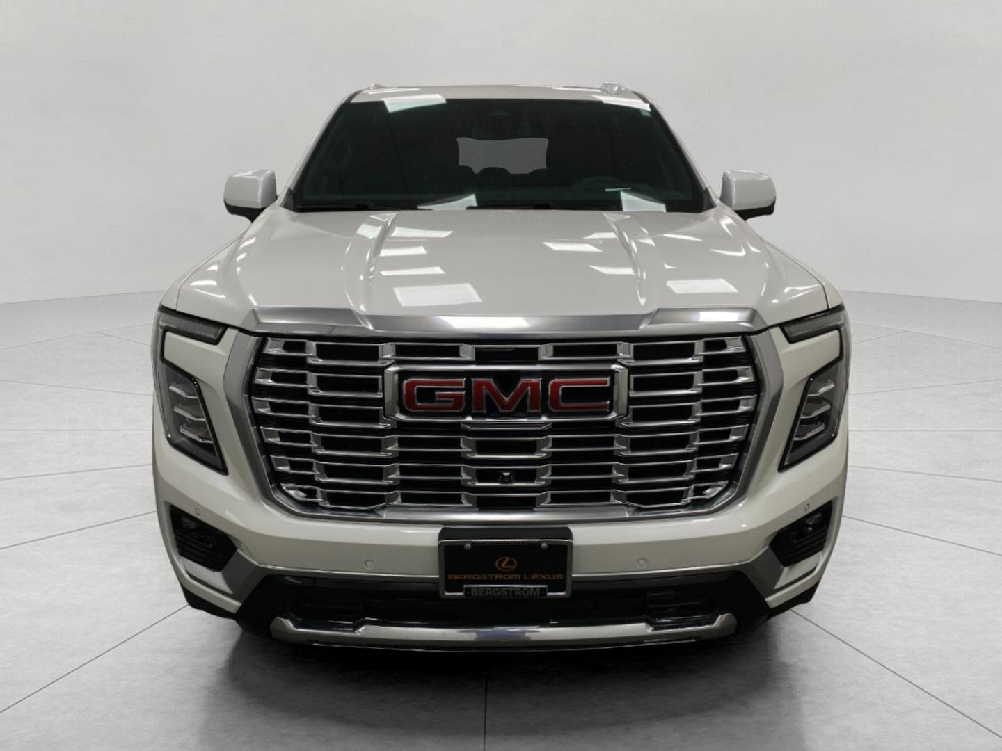 Used 2025 GMC Yukon XL Denali w/ Sun & Power Step Package image 12