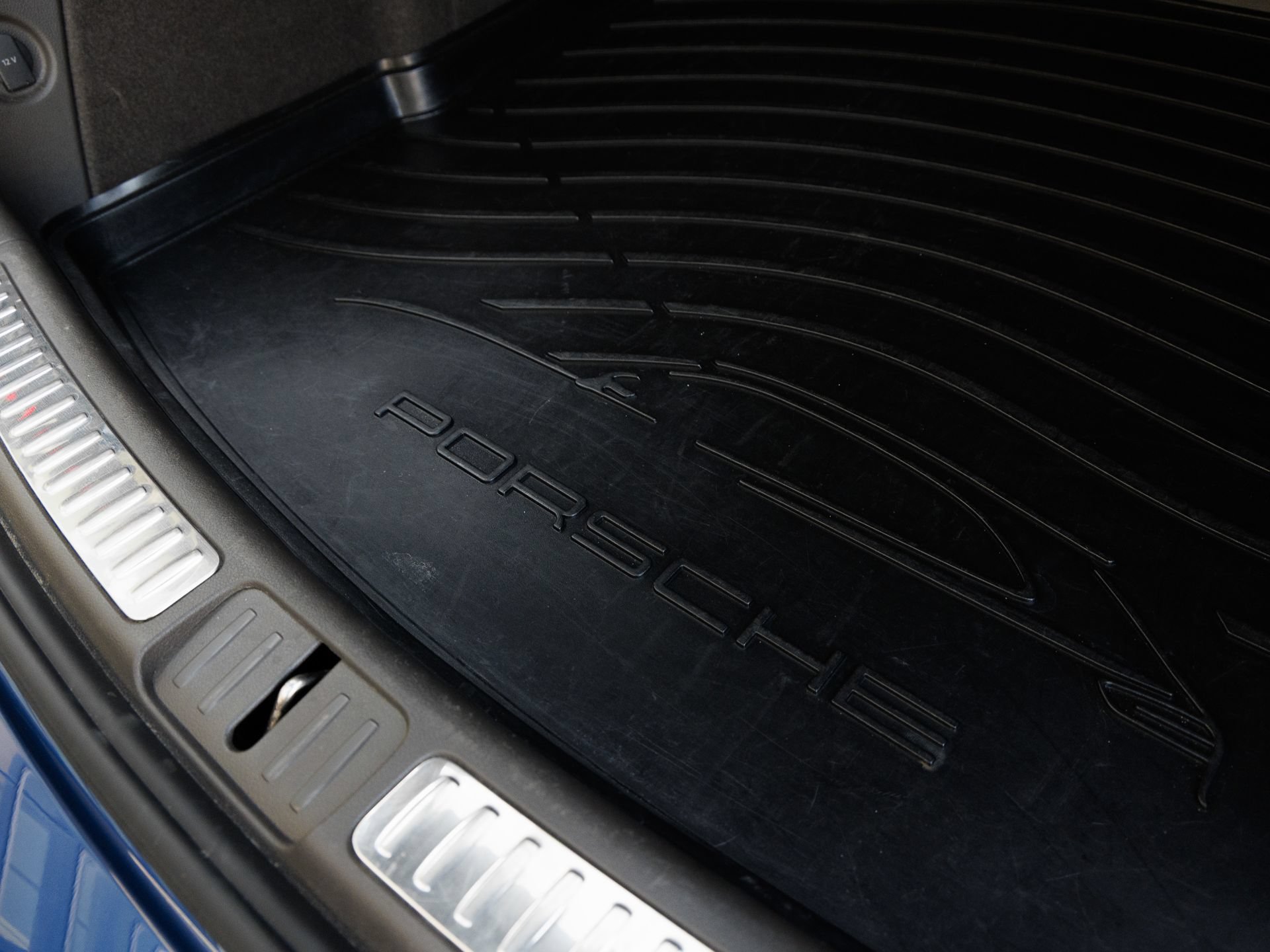 Certified 2022 Porsche Macan AWD/4WD image 27