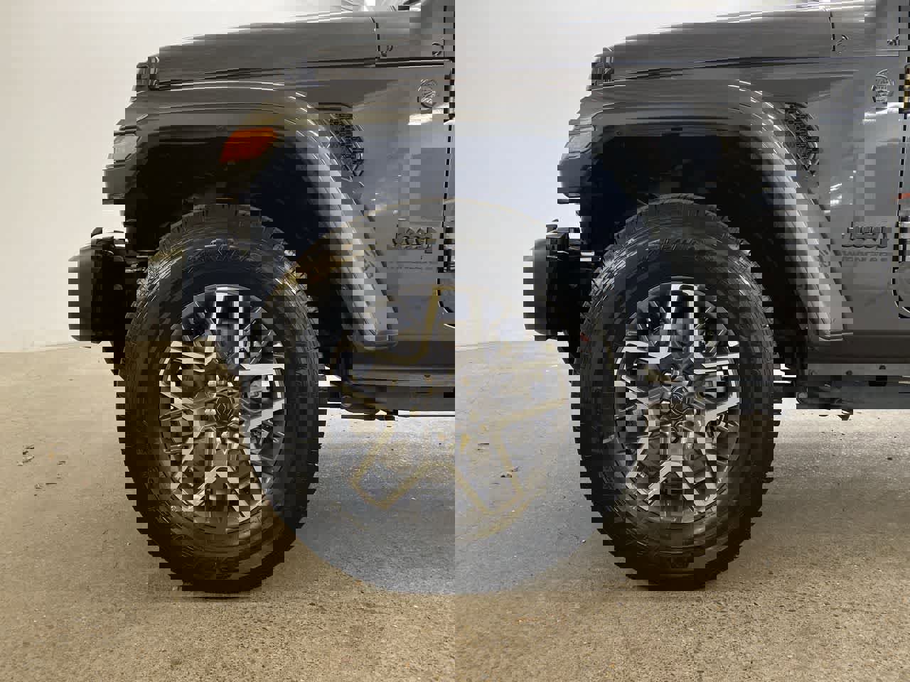 Used 2025 Jeep Wrangler Sahara image 11