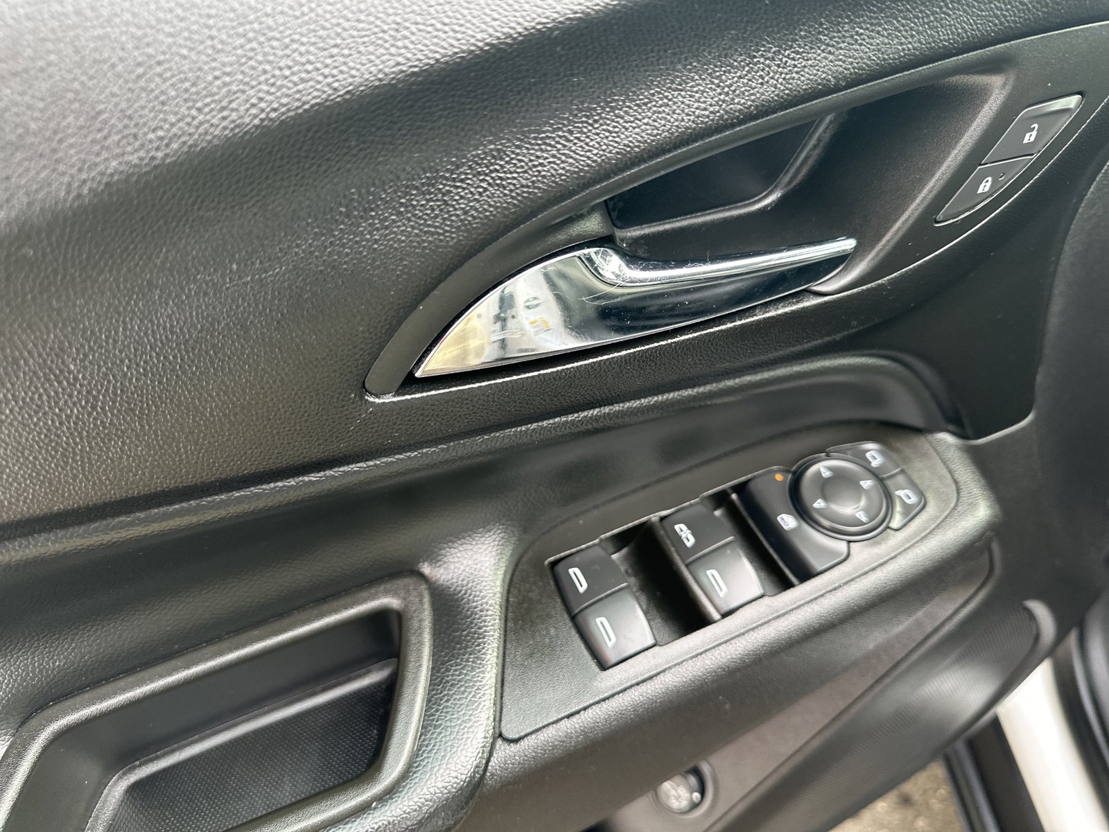 Used 2024 Chevrolet Equinox LT image 9