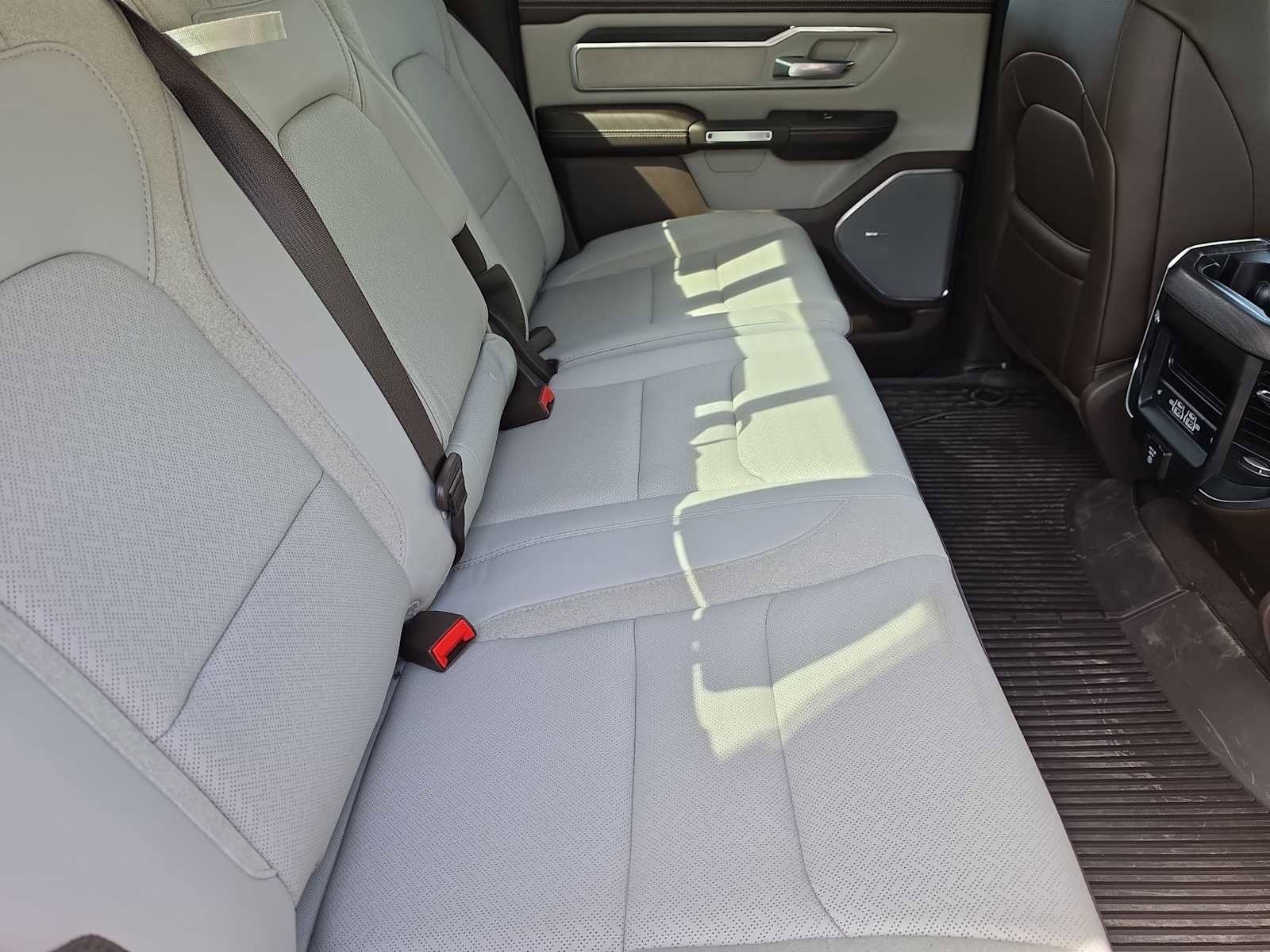 Used 2025 RAM 1500 Laramie w/ Advanced Safety Group II AWD/4WD image 17