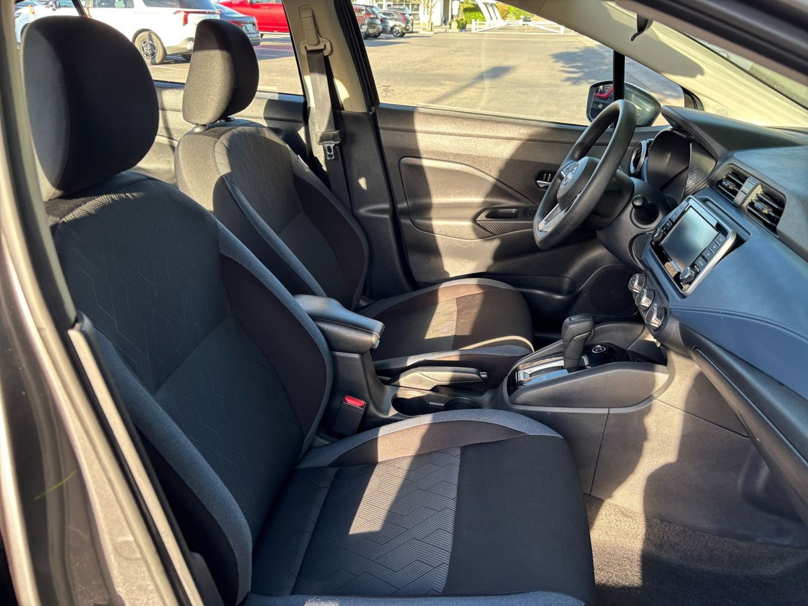 Used 2025 Nissan Versa SV image 34