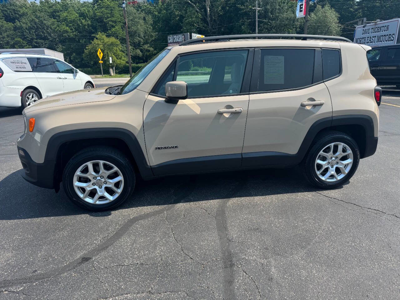 Used 2016 Jeep Renegade Latitude image 6
