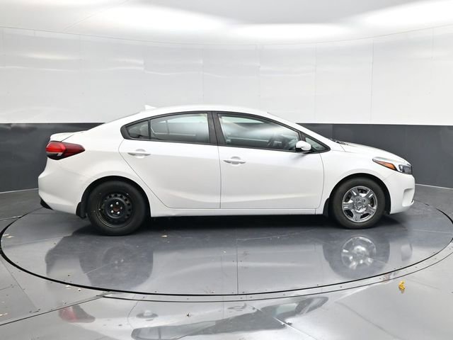 Used 2017 Kia Forte LX w/ LX Popular Package image 2