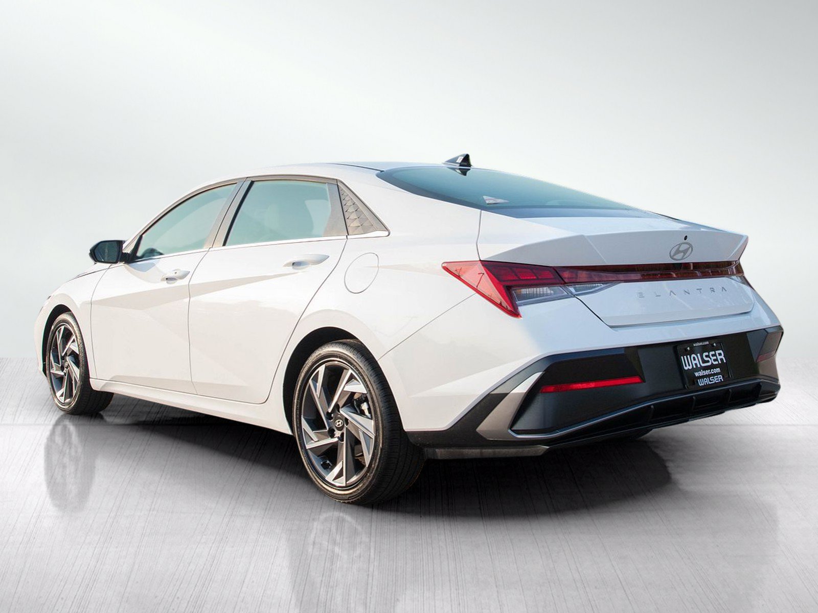 Used 2025 Hyundai Elantra SEL FWD image 4