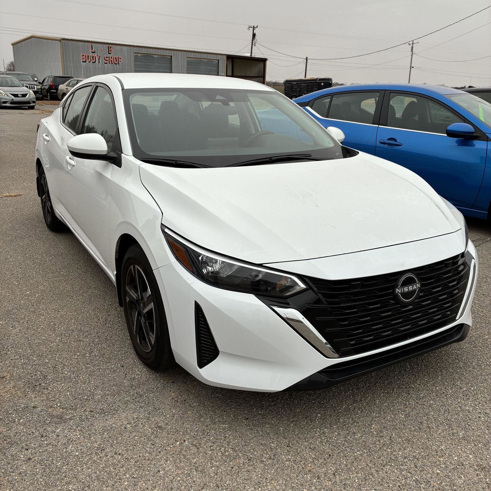 Used 2025 Nissan Sentra SV image 3