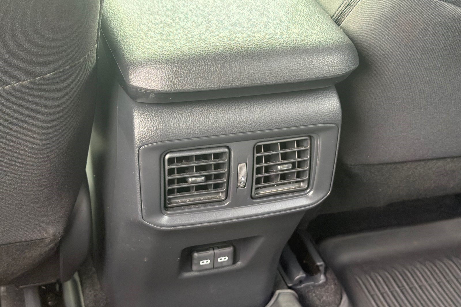 Used 2023 Toyota RAV4 SE w/ Convenience Package AWD/4WD image 16