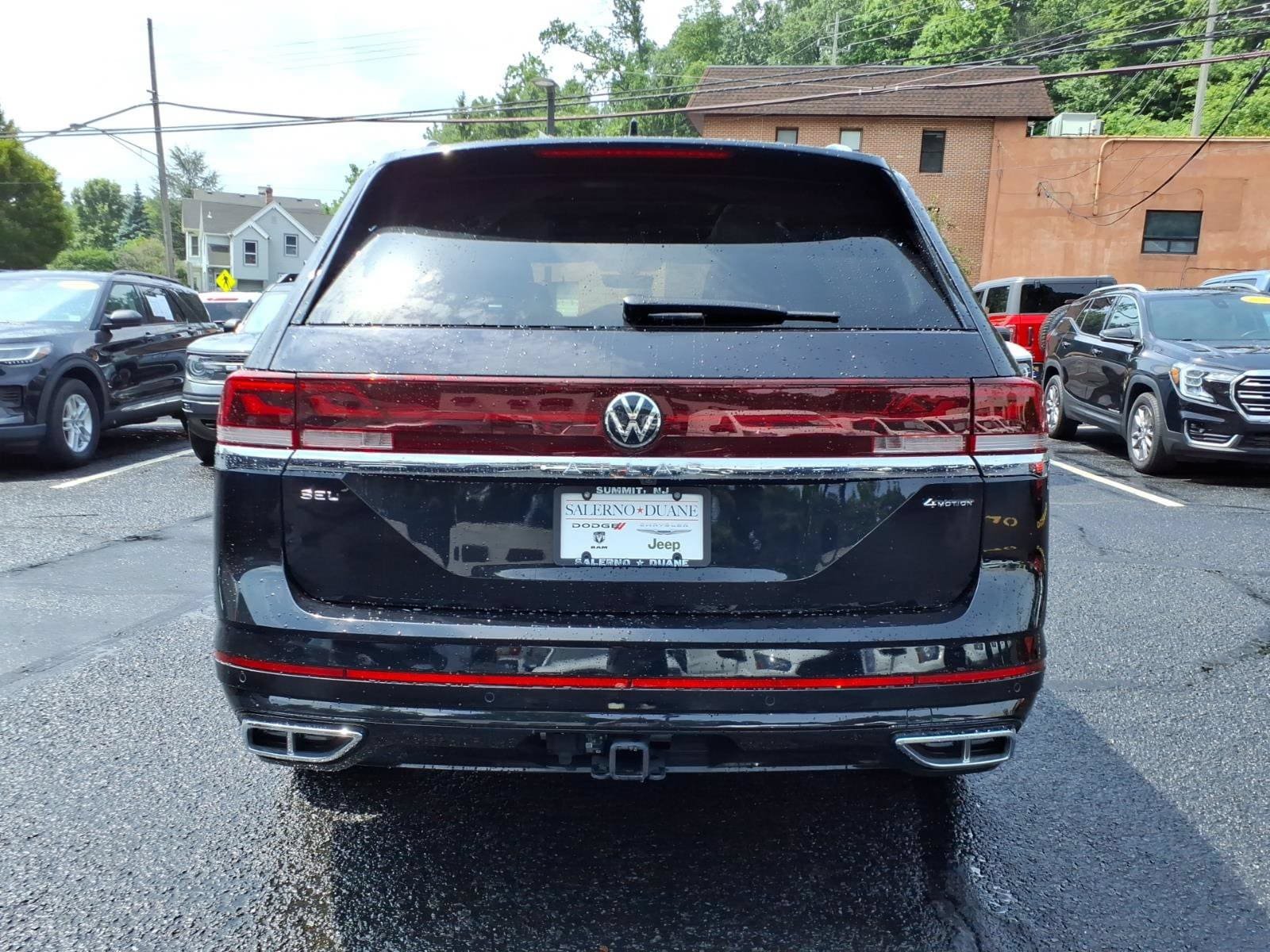 Used 2024 Volkswagen Atlas SEL Premium R-Line AWD/4WD image 4