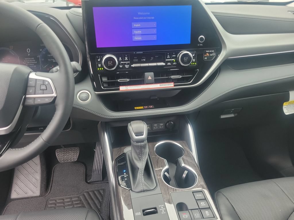 Certified 2026 Toyota Highlander Platinum AWD/4WD image 26