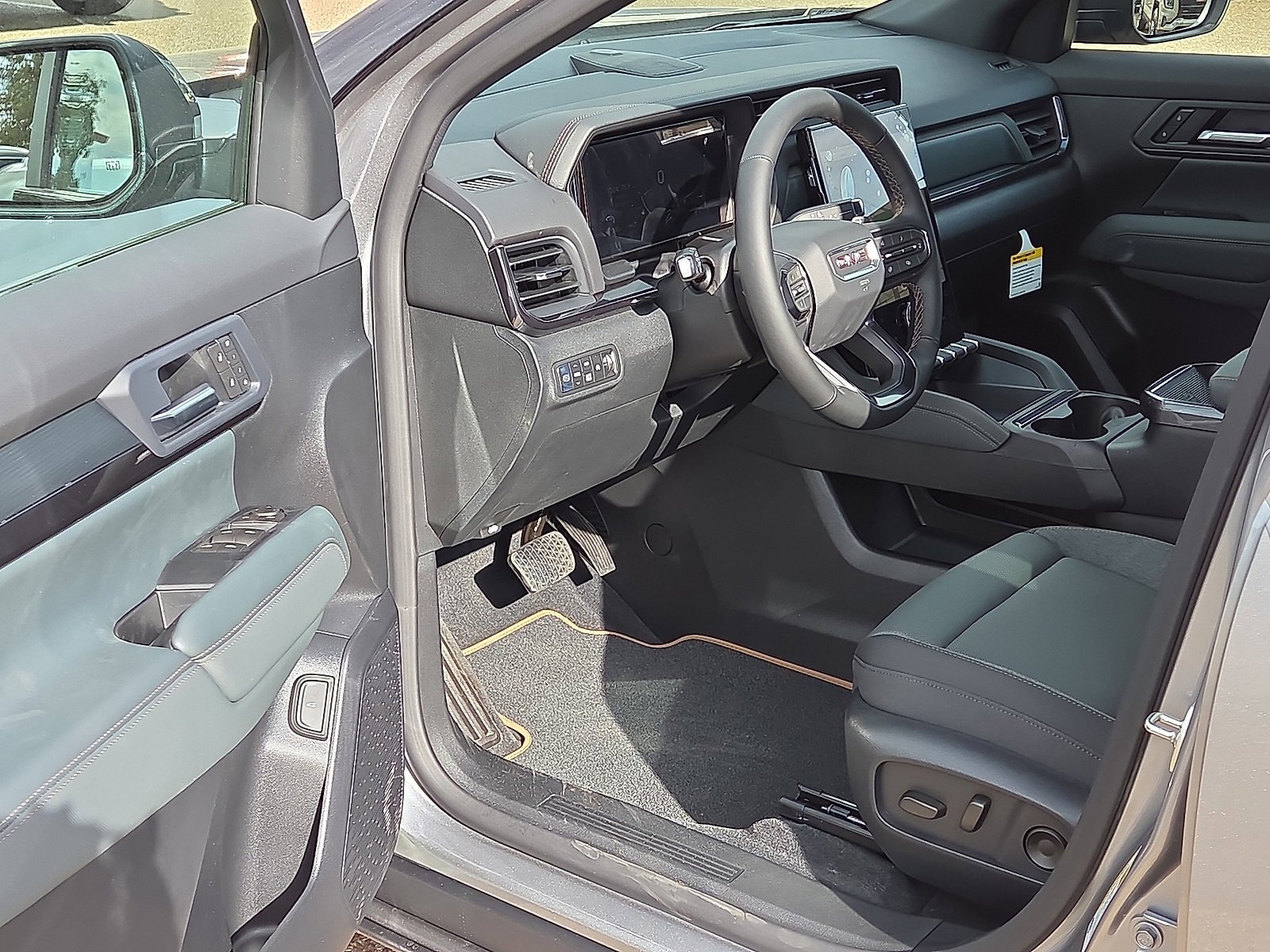 New 2026 GMC Terrain AT4 w/ Convenience Package III image 11