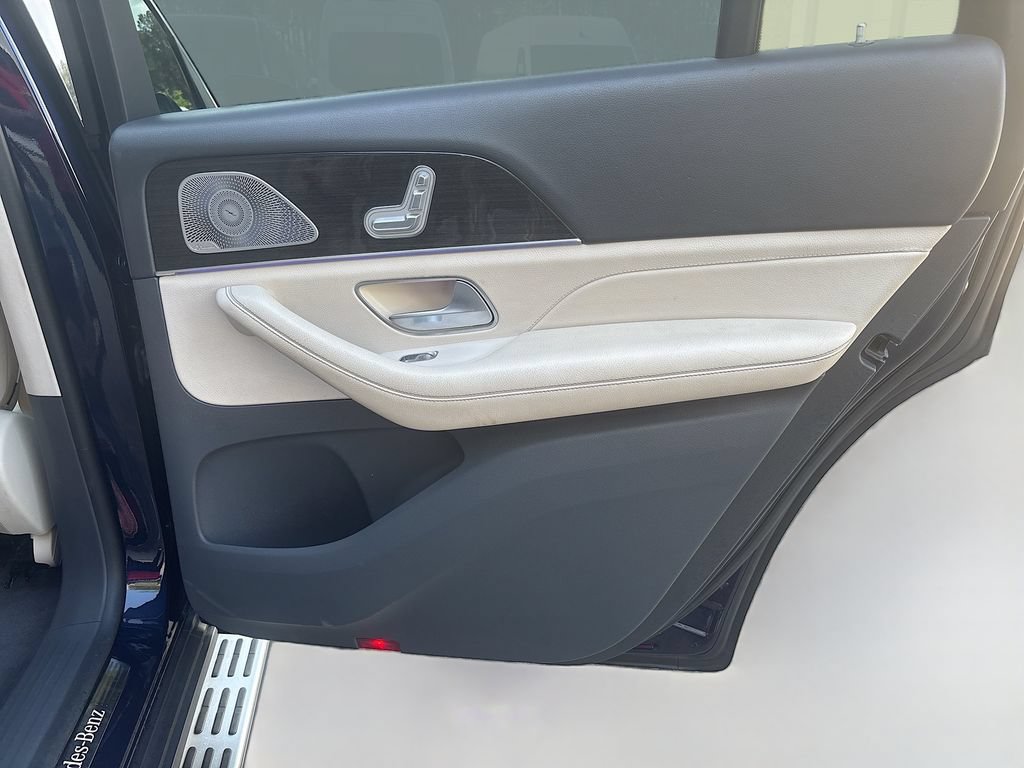 Used 2020 Mercedes-Benz GLS 450 4MATIC image 21