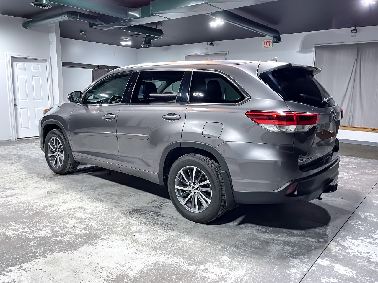 Used 2018 Toyota Highlander XLE image 6