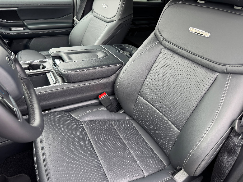 New 2026 Ford Expedition Platinum image 17