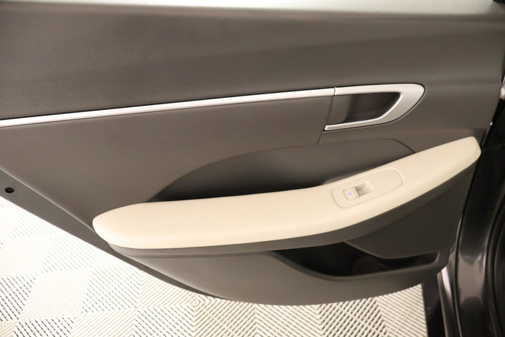 Used 2025 Hyundai Sonata SEL FWD image 16