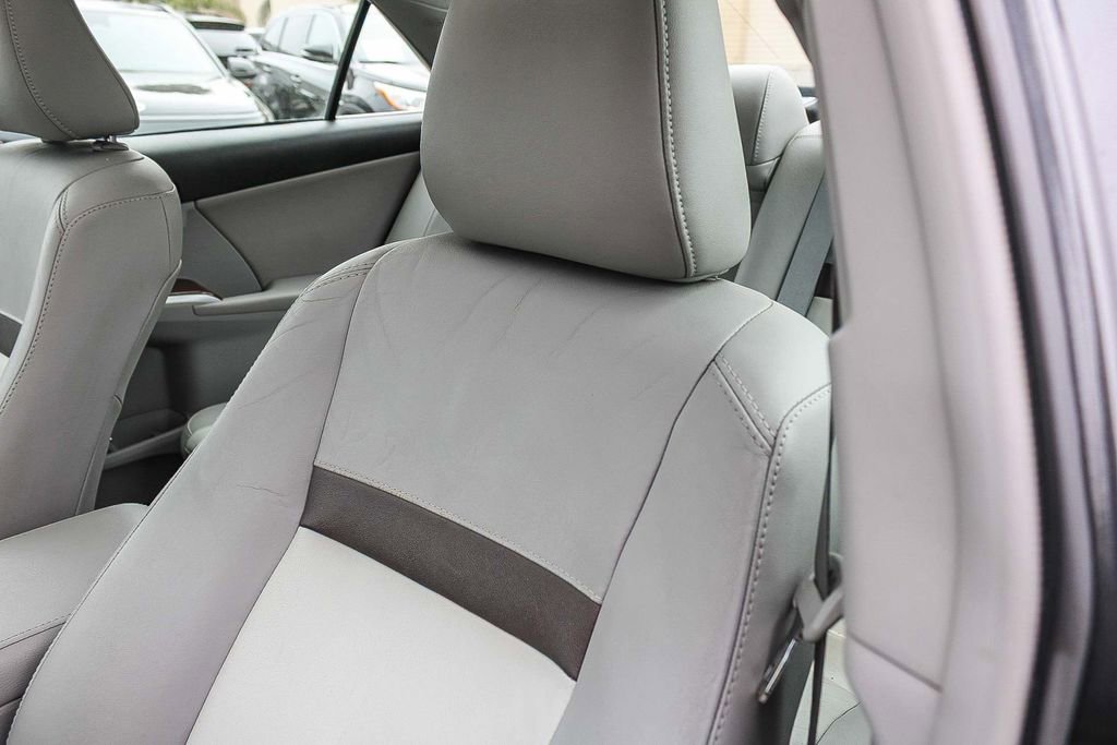 Used 2012 Toyota Camry XLE w/ Leather Pkg image 25