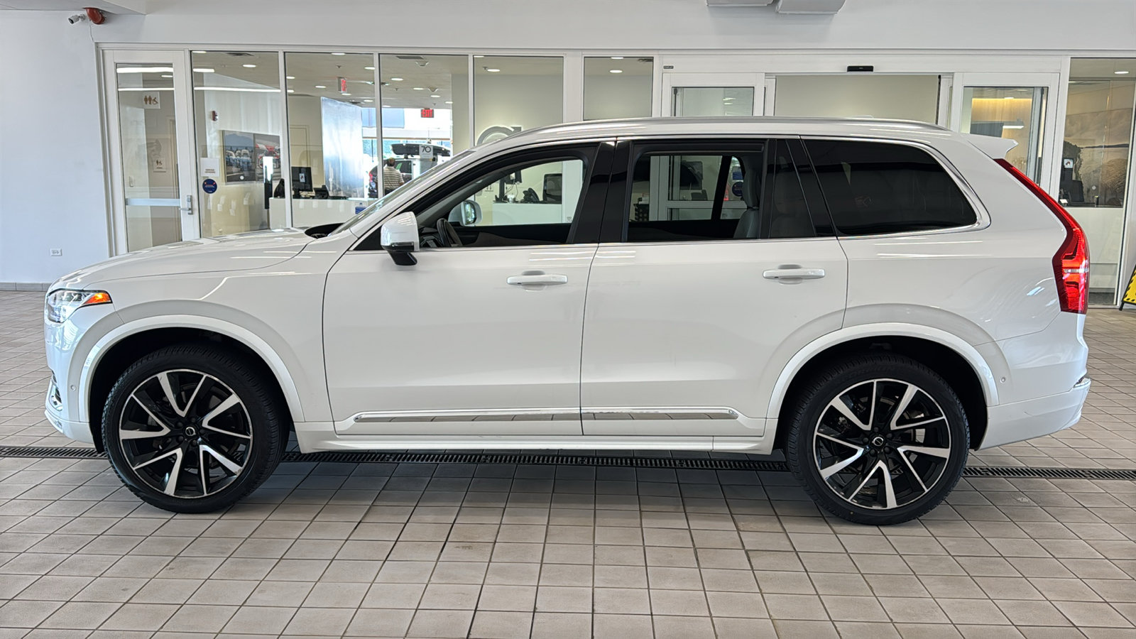 Used 2024 Volvo XC90 B6 Plus w/ Protection Package Premier AWD/4WD image 8