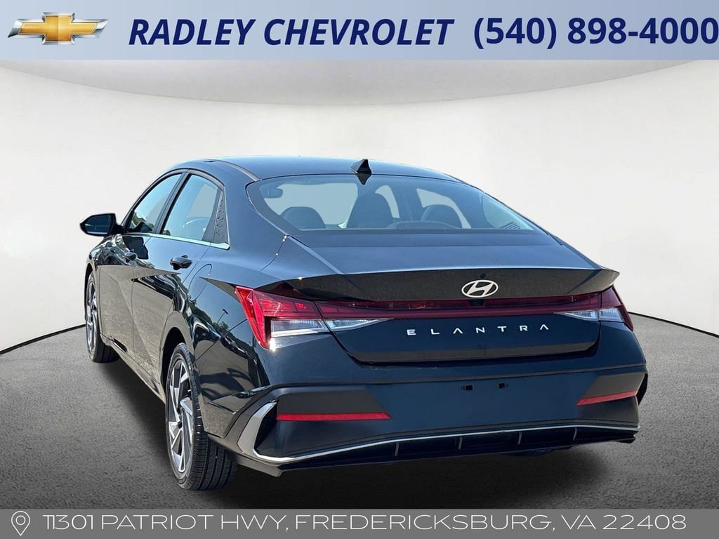 Used 2025 Hyundai Elantra SEL FWD image 17