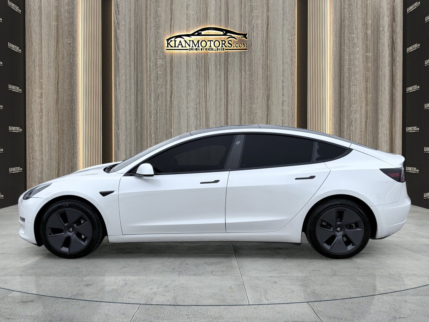 Used 2023 Tesla Model 3 Standard Range image 10