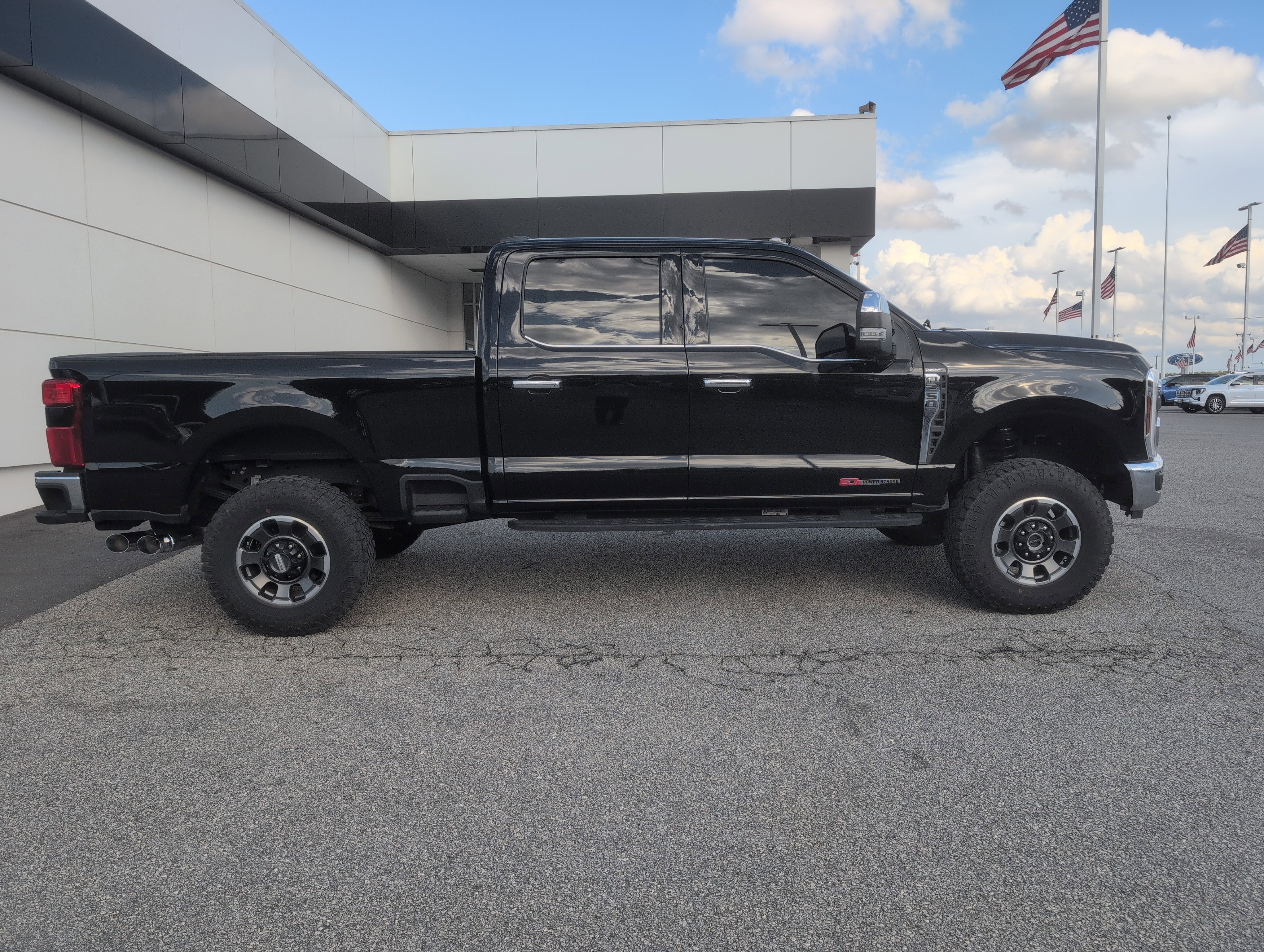 Used 2024 Ford F250 Lariat w/ Tremor Off-Road Package image 10