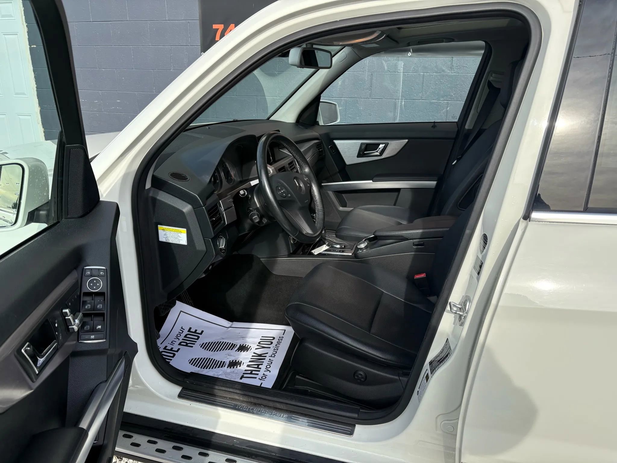 Used 2010 Mercedes-Benz GLK 350 4MATIC image 13