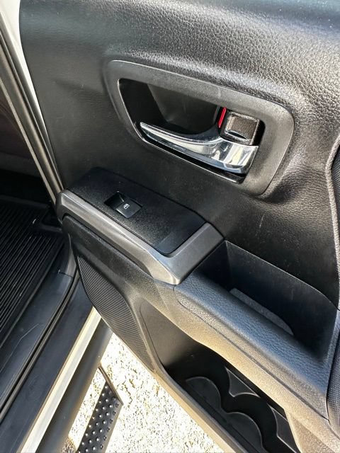 Used 2021 Toyota Tacoma TRD Off-Road AWD/4WD image 16