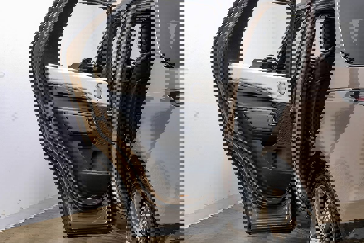 Used 2021 Land Rover Discovery HSE R-Dynamic AWD/4WD image 42