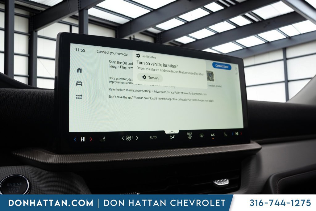 Used 2025 Ford Explorer Active AWD/4WD image 8