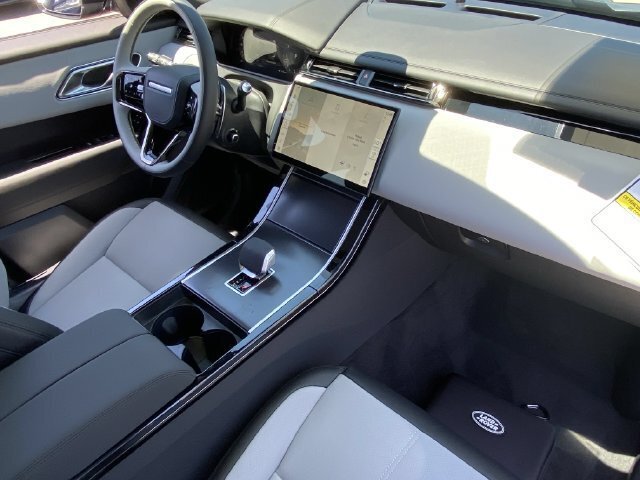 Used 2026 Land Rover Range Rover Velar Dynamic SE AWD/4WD image 11