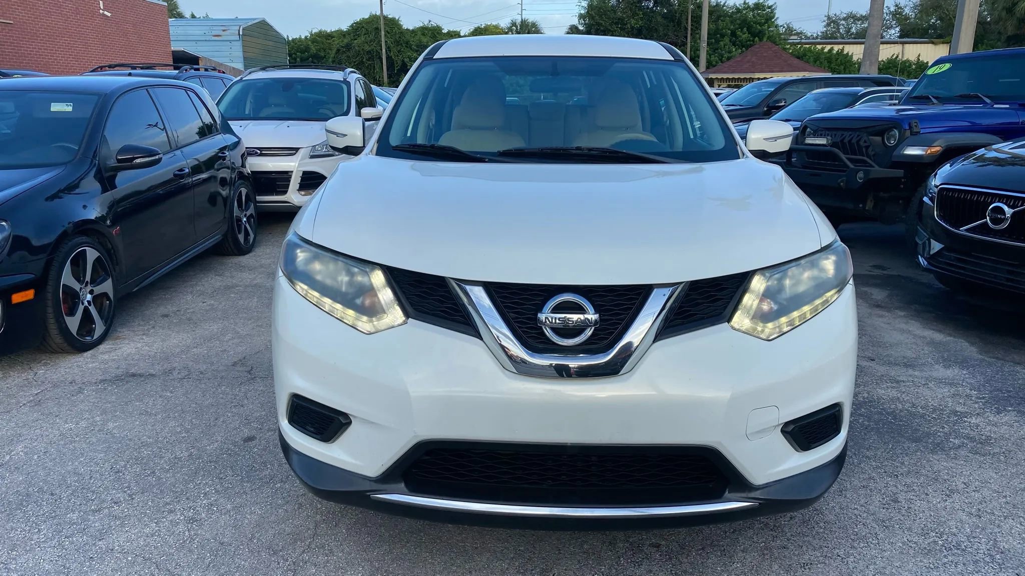 Used 2014 Nissan Rogue S image 2