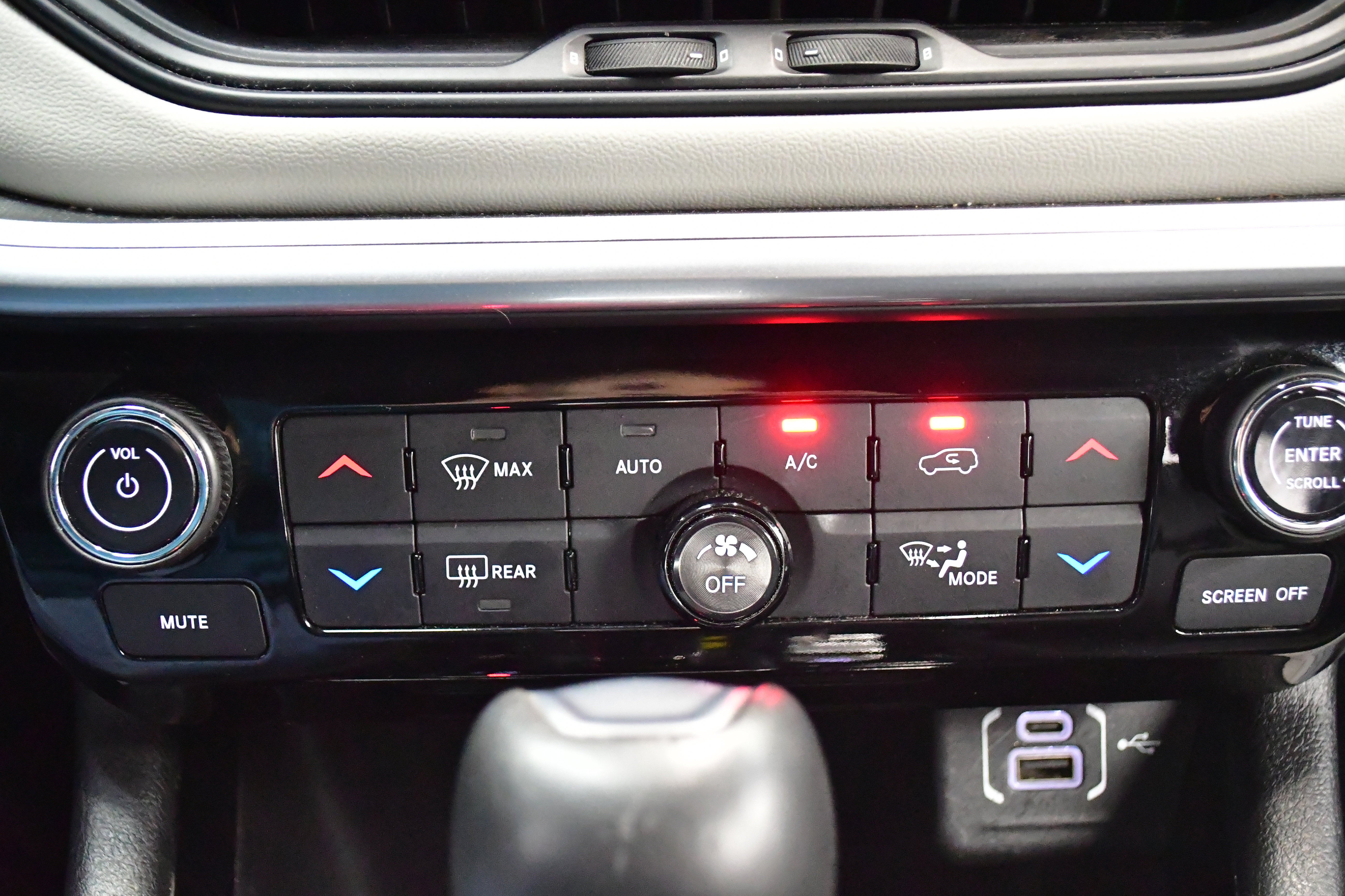 Used 2025 Jeep Compass Limited image 27