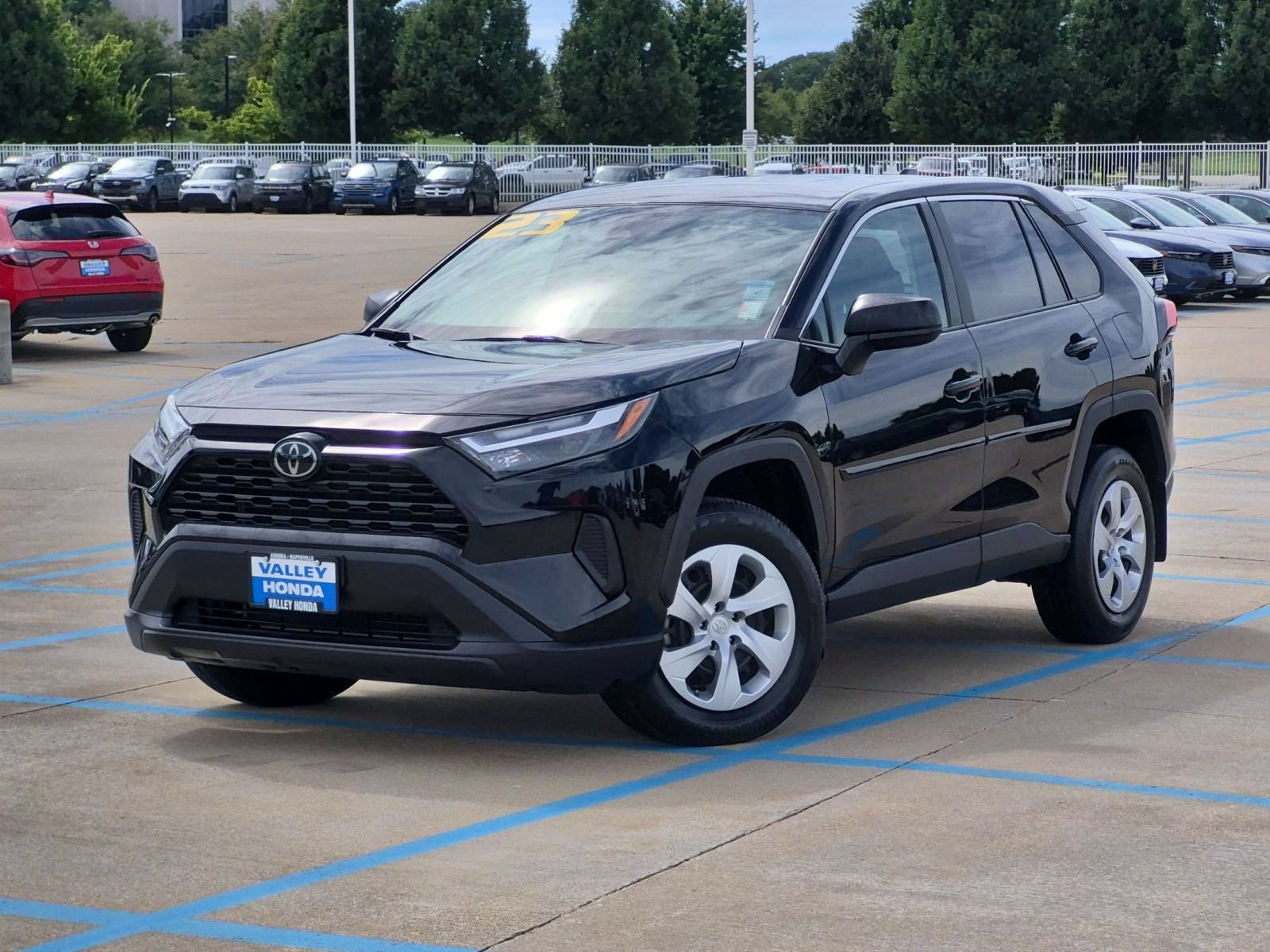 Used 2023 Toyota RAV4 LE AWD/4WD image 2