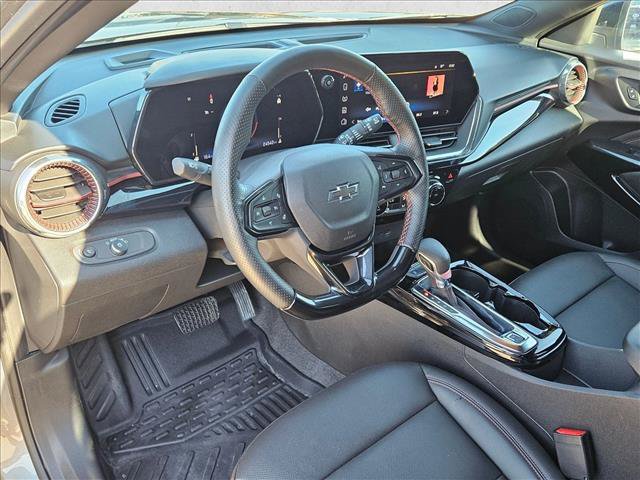 Used 2025 Chevrolet Trax RS FWD image 10