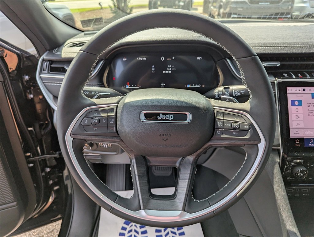 New 2025 Jeep Grand Cherokee L Limited w/ Luxury Tech Group II image 16