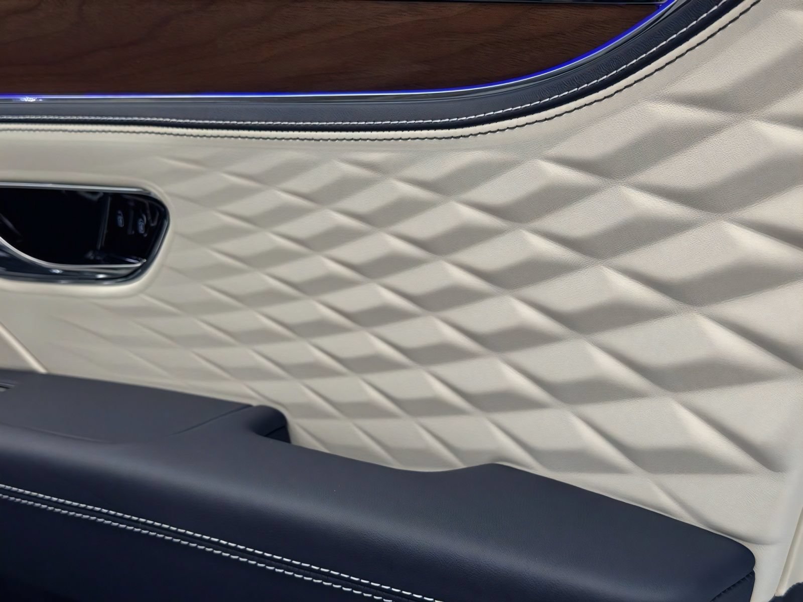New 2026 Bentley Flying Spur Plug-In Hybrid AWD/4WD image 55