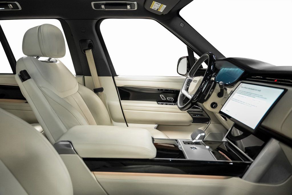 Used 2025 Land Rover Range Rover SE image 53