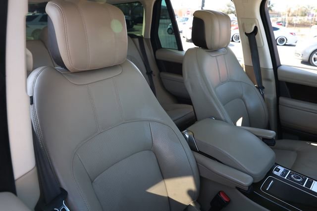 Used 2018 Land Rover Range Rover HSE image 19