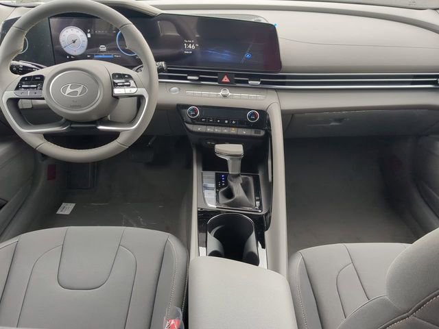 Used 2025 Hyundai Elantra SEL FWD image 13