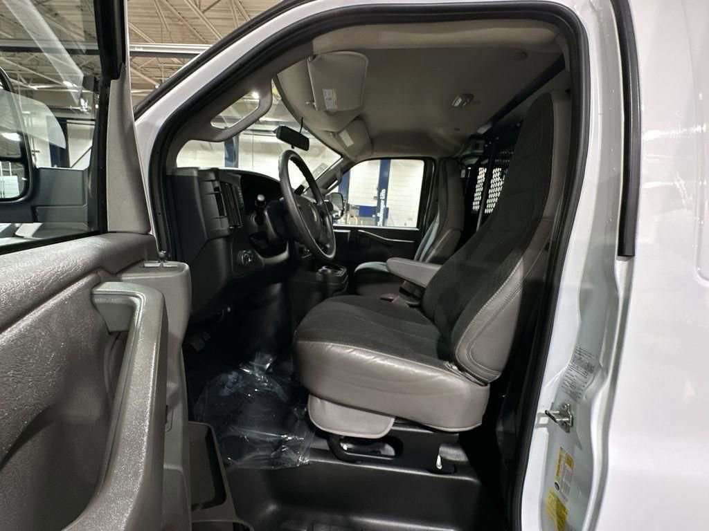 Used 2024 GMC Savana 2500 w/ Driver Convenience Package image 13