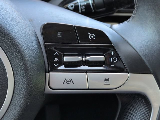 Used 2022 Hyundai Elantra Limited w/ Preferred Accessory Package FWD image 26