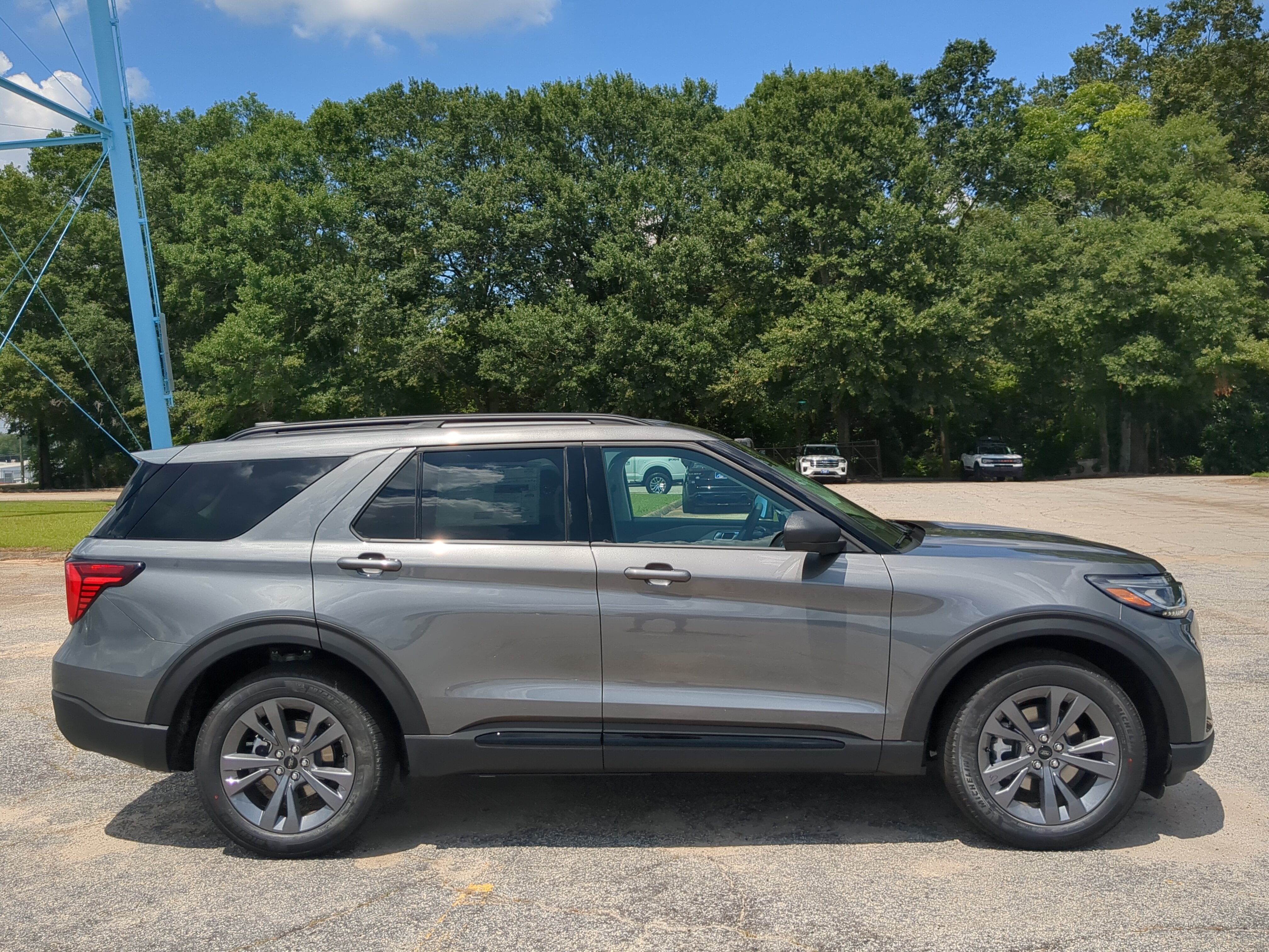 New 2026 Ford Explorer Active w/ Active Comfort Package AWD/4WD image 2