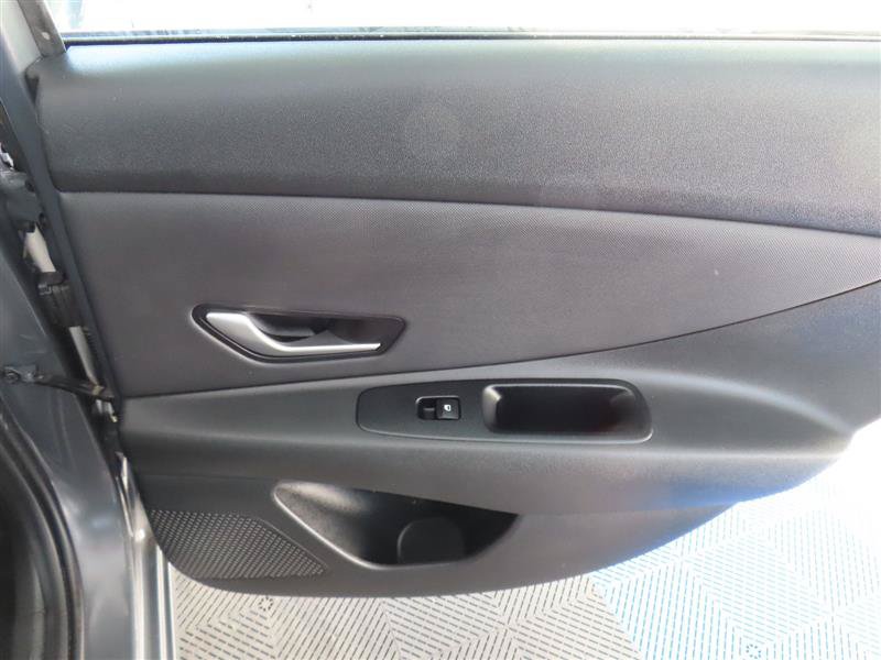 Used 2025 Hyundai Elantra SEL FWD image 31