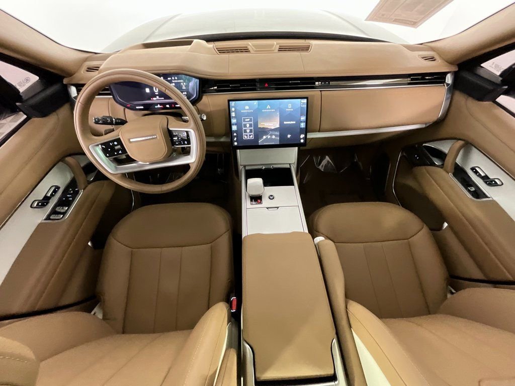 Used 2025 Land Rover Range Rover SV image 10
