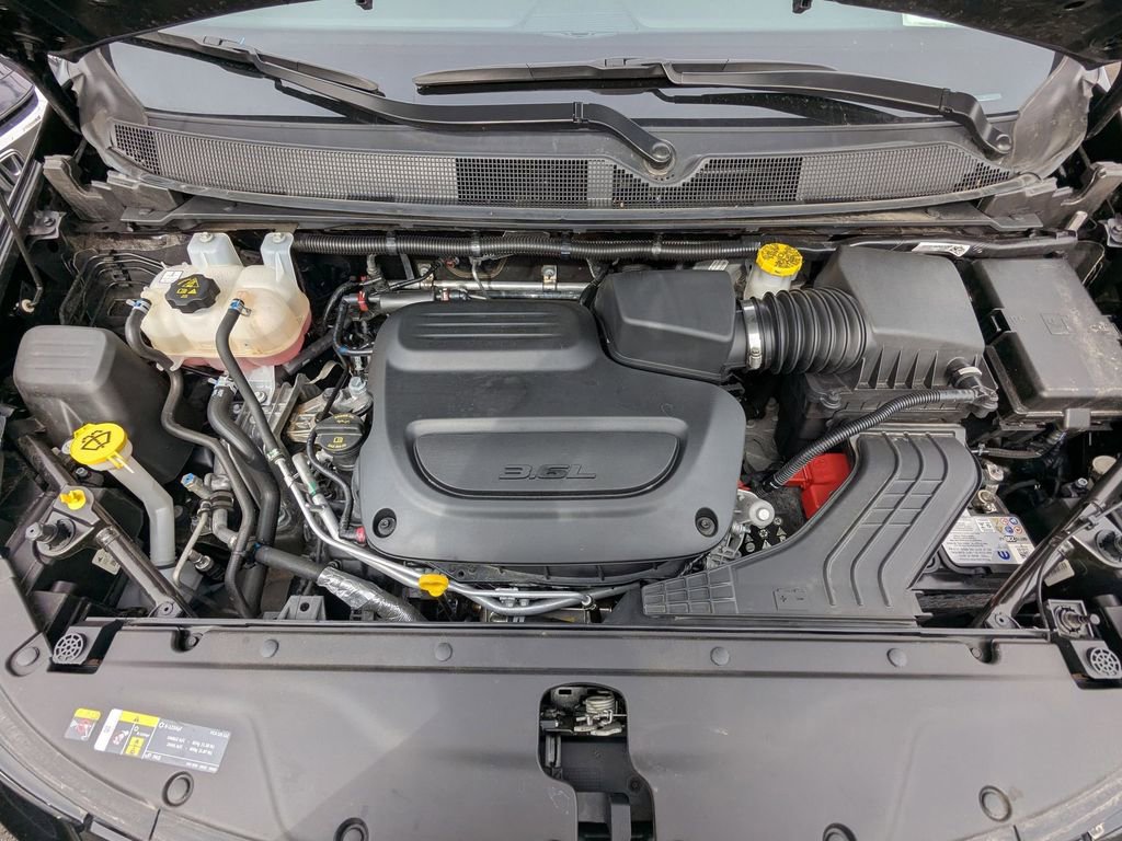 Used 2025 Chrysler Pacifica Select image 33